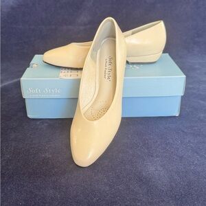 Soft Style Cream Heels with Timeless Elegance